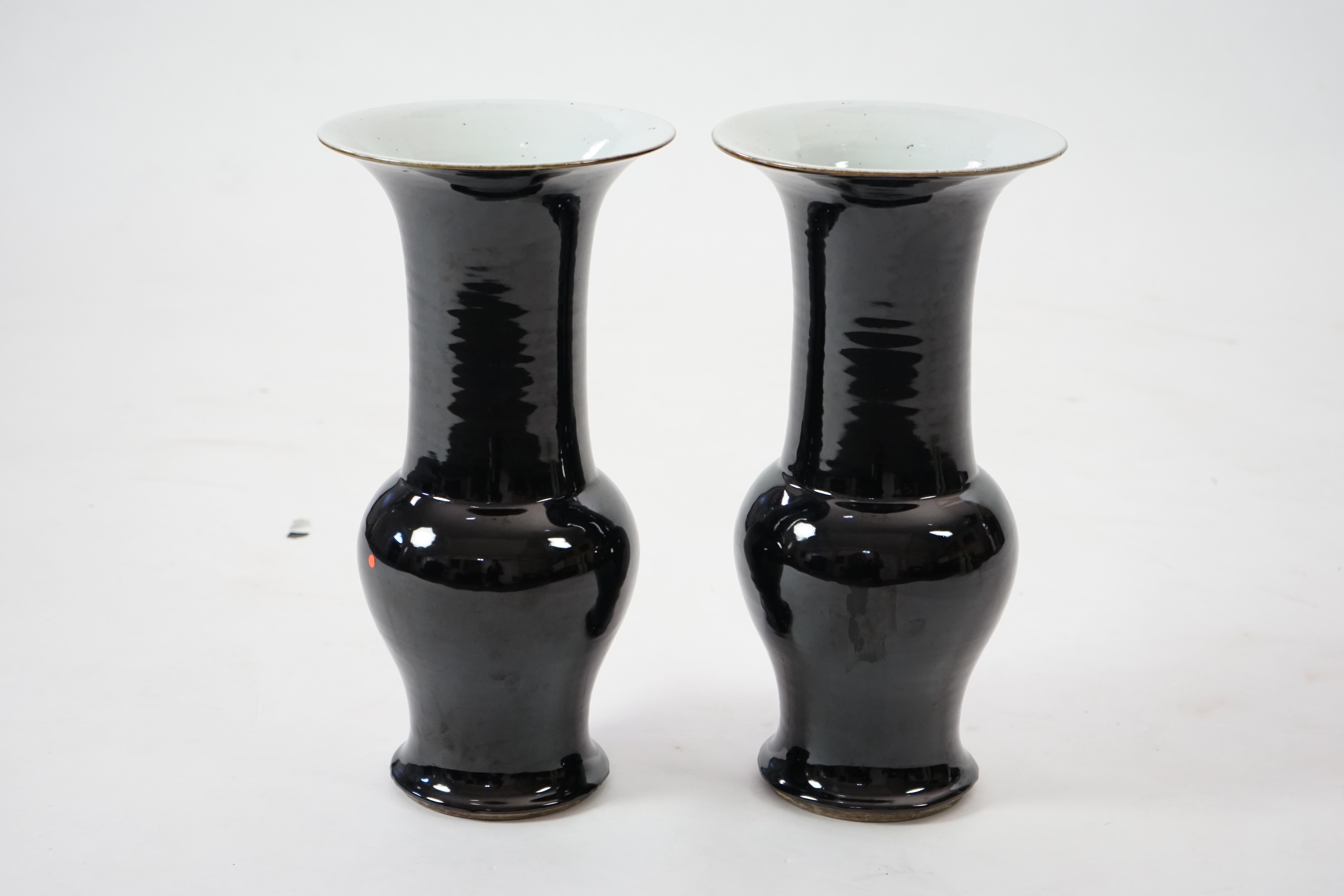 A pair of large Chinese mirror black glazed yen-yen vases, Kangxi period (1662-1722)